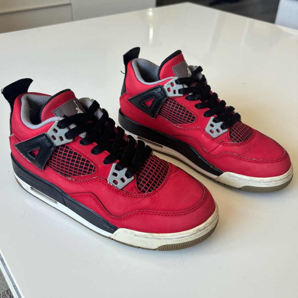 Jordan 4 Retro GS Toro Bravo Size: 4Y